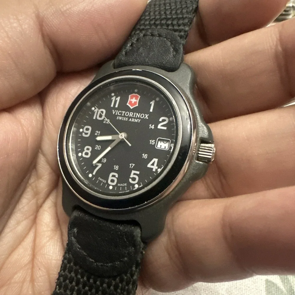 Vintage VICTORINOX SWISS ARMY Men's 40mm Black Watch SWISS MADE Untested As Is
